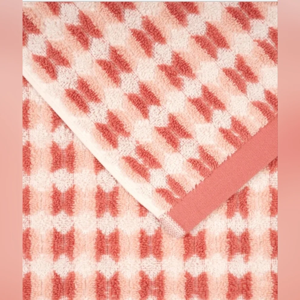 New! Striped Bath Towel 30” W x 58” L 100% Cotton Yarn Red Color 600 GSM NWT NIB